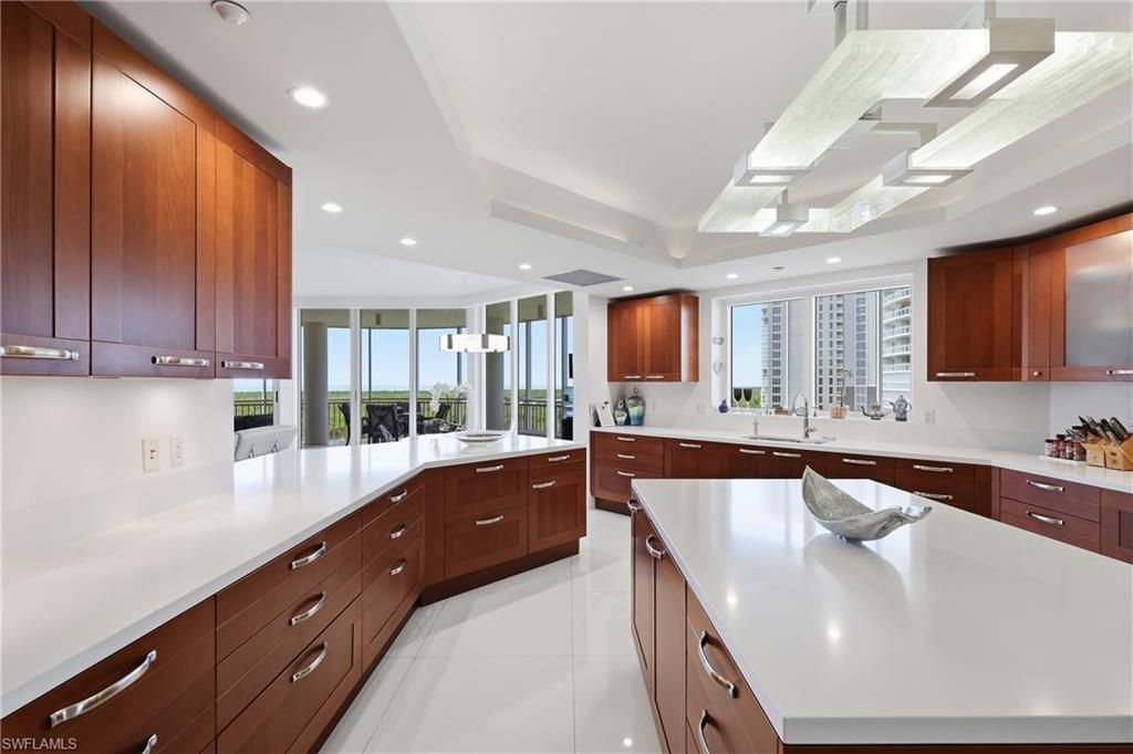 13675 Vanderbilt Dr, Unit 810, Naples, FL 34110 Photo
