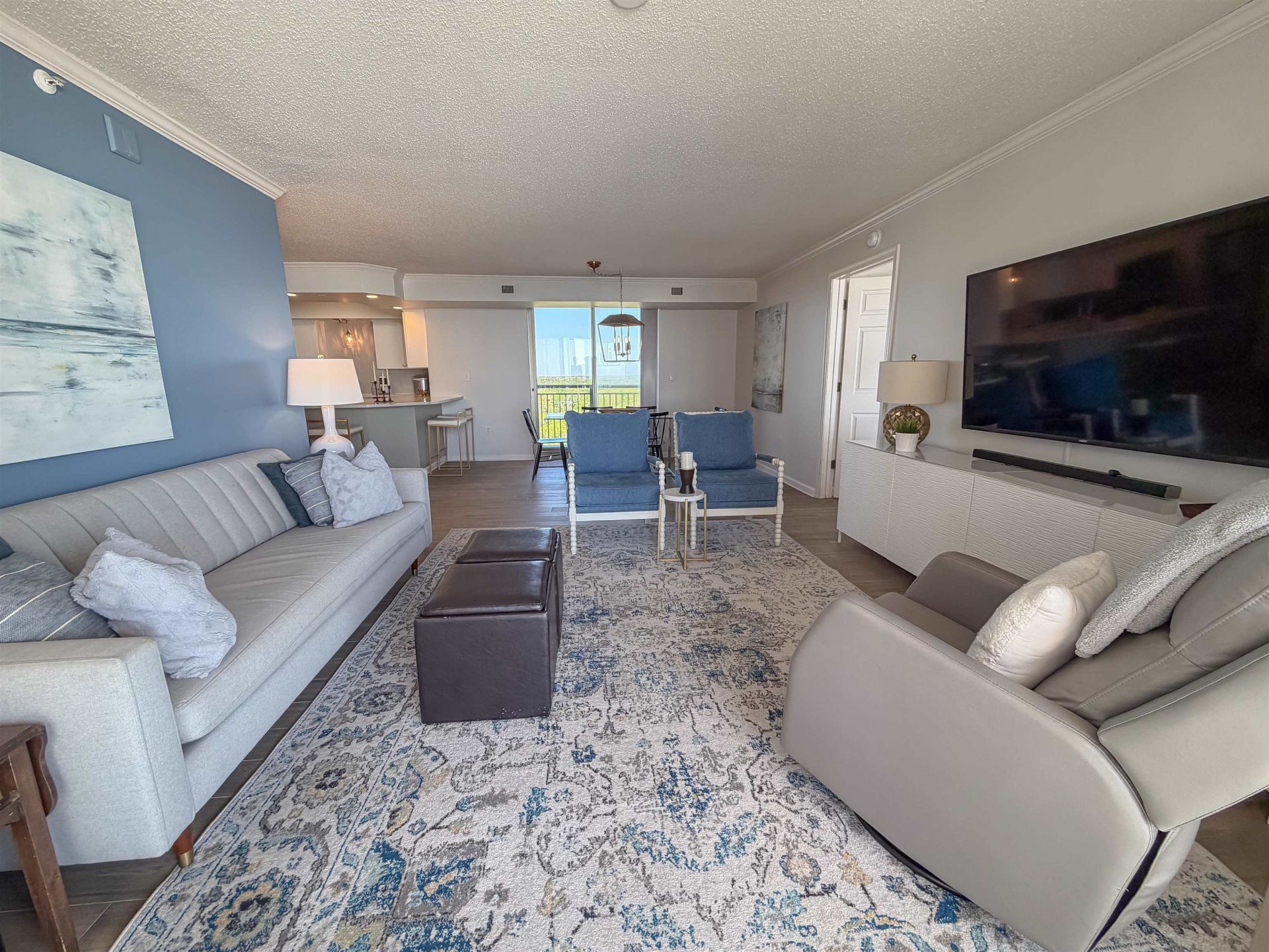 8560 Queensway Blvd.  Photo 7