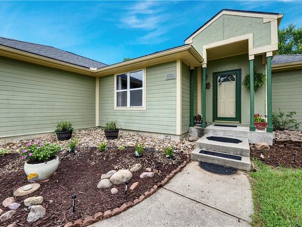 13710 Barber Avenue, Bonner Springs, KS 66012