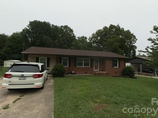1429 Edgewood Road , Bessemer City, NC 28016