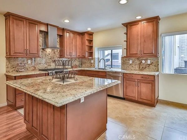 21931 Burbank , Unit 23, Woodland Hills, CA 91367