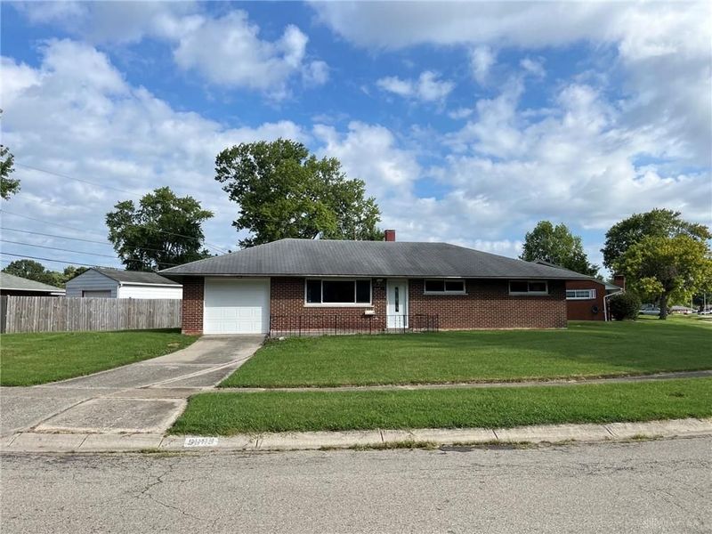 5669 Traymore Drive, Huber Heights, OH 45424 Photo 2