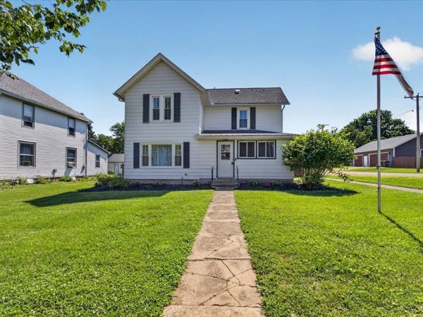 411 Main Street , Leaf River, IL 61047