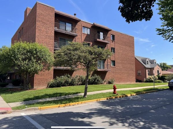 1302 E Washington Street , Unit B1, Des Plaines, IL 60016