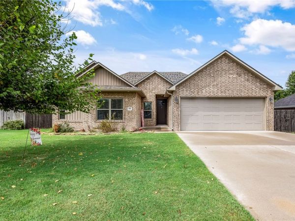 606 Herron Street , Prairie Grove, AR 72753
