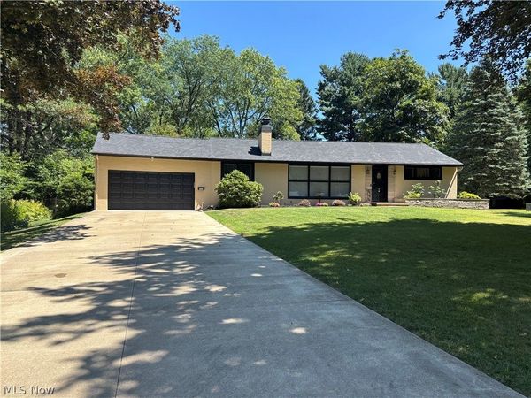 816 Overridge Avenue SE, North Canton, OH 44720