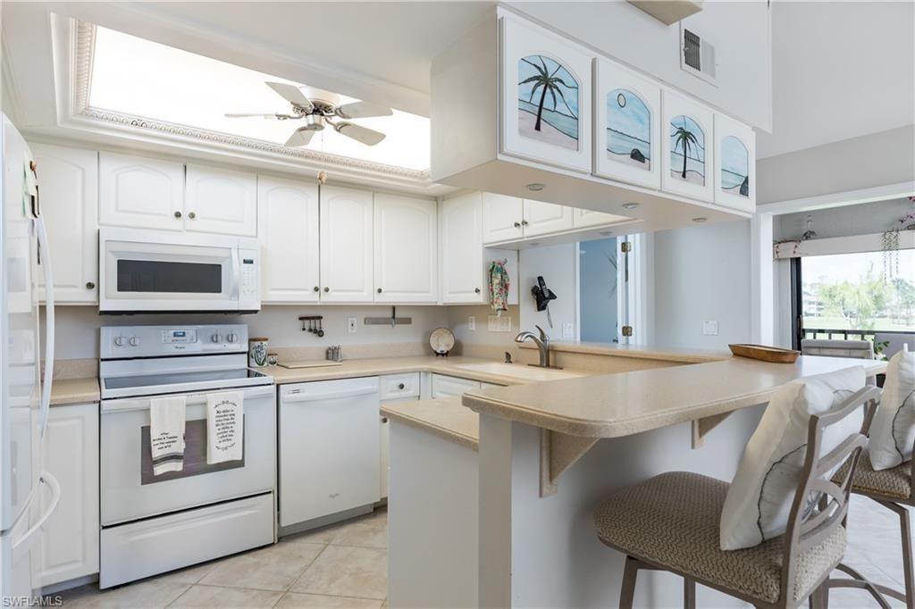 5825 Trailwinds Dr, Unit 425, Fort Myers, FL 33907 Photo