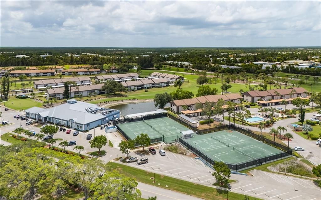 5825 Trailwinds Dr, Unit 425, Fort Myers, FL 33907 Photo