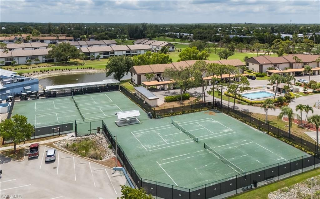 5825 Trailwinds Dr, Unit 425, Fort Myers, FL 33907 Photo