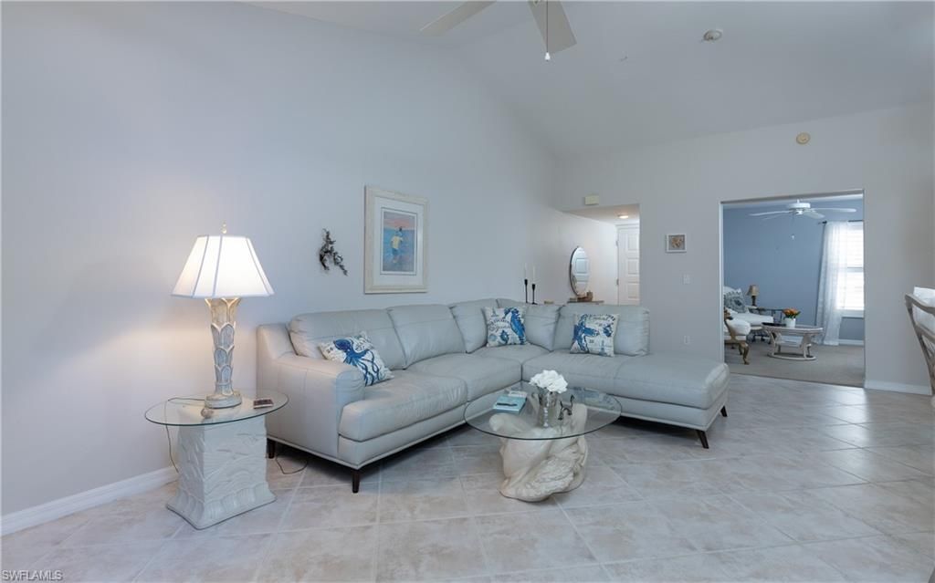 5825 Trailwinds Dr, Unit 425, Fort Myers, FL 33907 Photo