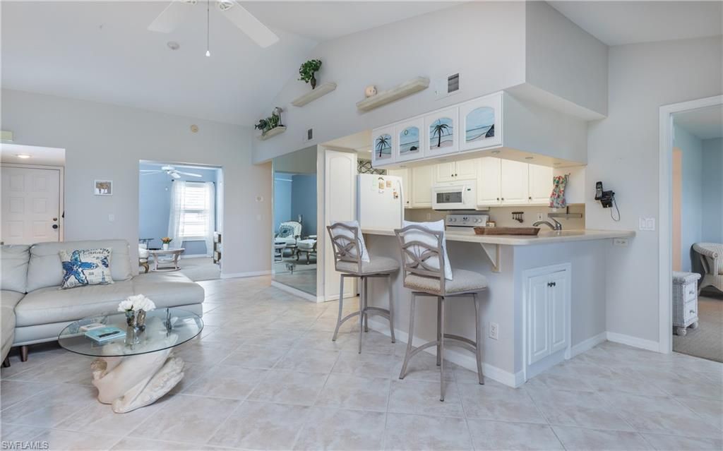 5825 Trailwinds Dr, Unit 425, Fort Myers, FL 33907 Photo