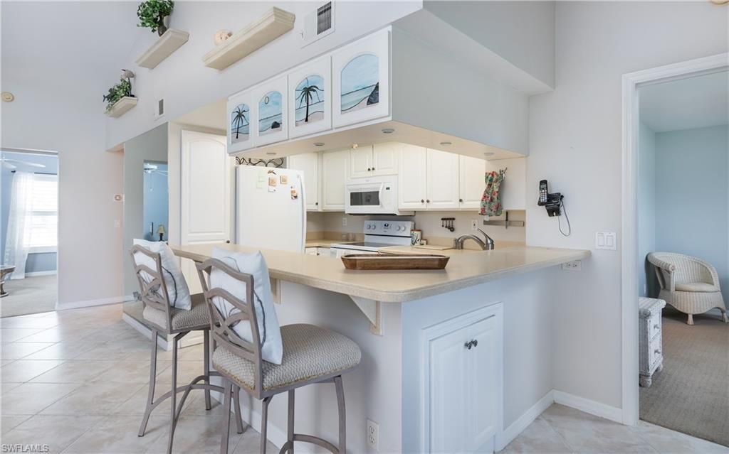 5825 Trailwinds Dr, Unit 425, Fort Myers, FL 33907 Photo
