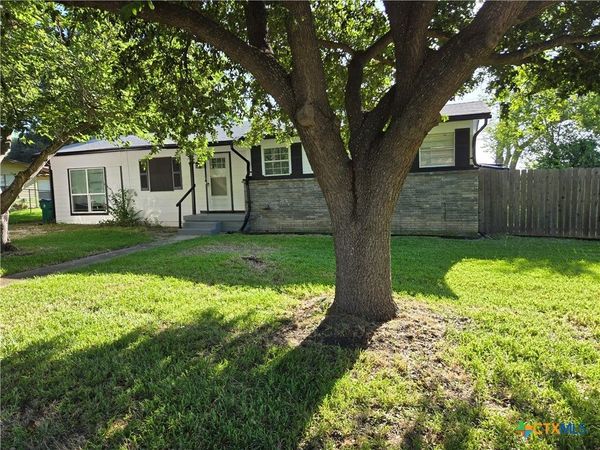 906 Debus Drive , Taylor, TX 76574