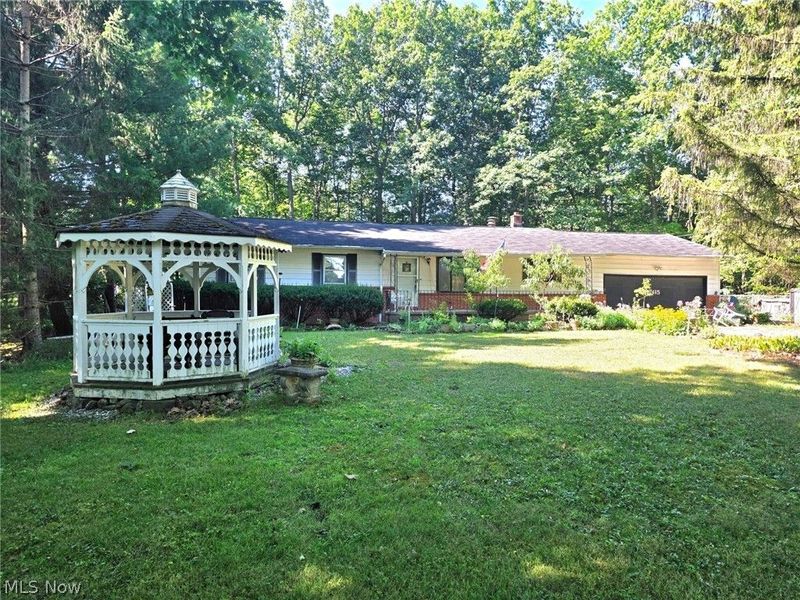 7415 Avon Lane, Chesterland, OH 44026 Photo 1