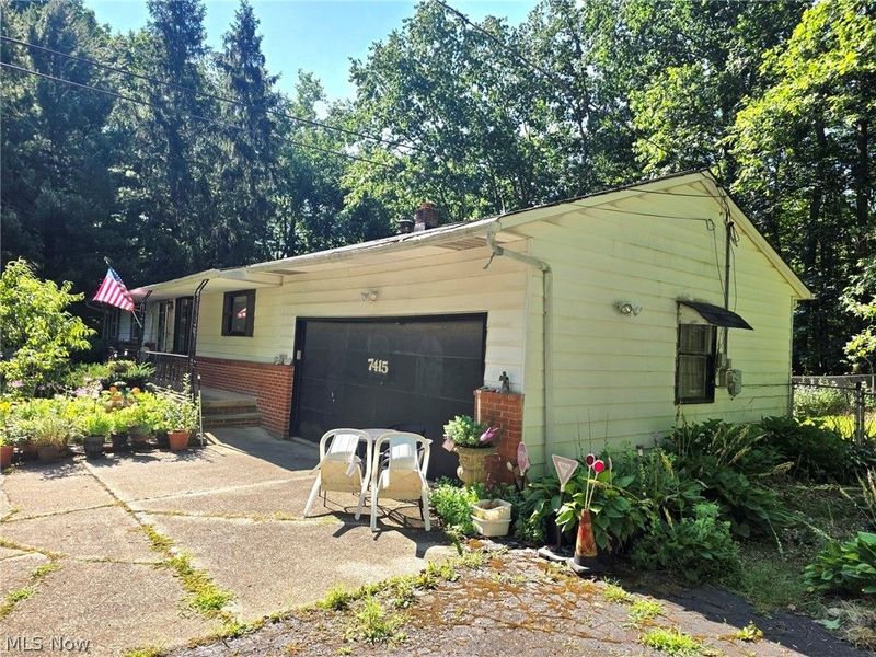 7415 Avon Lane, Chesterland, OH 44026 Photo 2