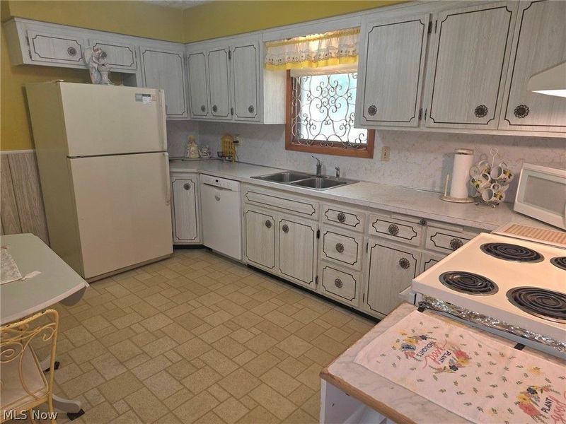 7415 Avon Lane, Chesterland, OH 44026 Photo 6