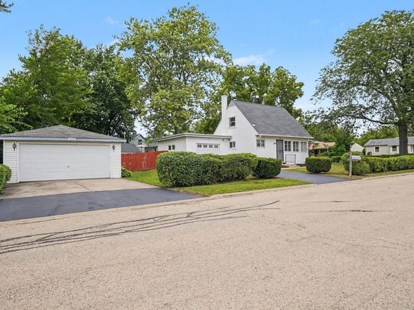 2104 Webb Street , Crest Hill, IL 60403