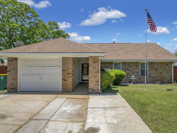 1022 Blvd De La Parisienne, Mary Esther, FL 32569