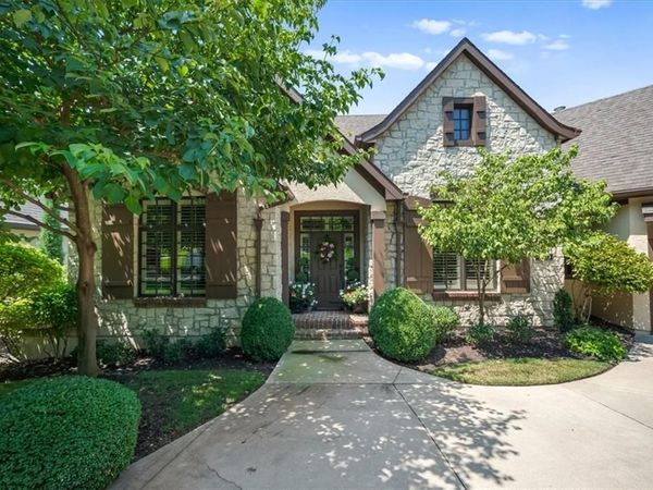8604 N MARSH Avenue, Kansas City, MO 64157