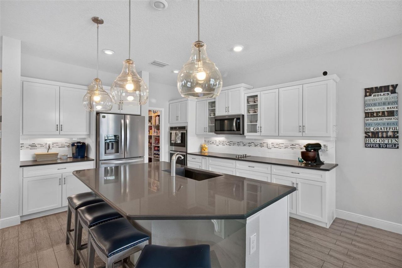 8114 Artisan Circle, Seminole, FL 33777 Photo