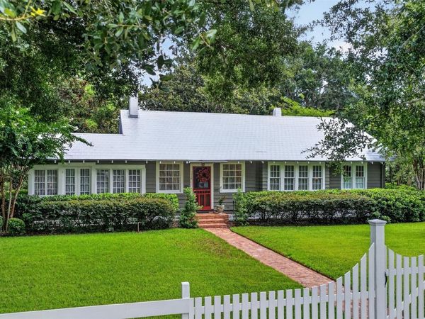 1046 N MCDONALD STREET , MOUNT DORA, FL 32757