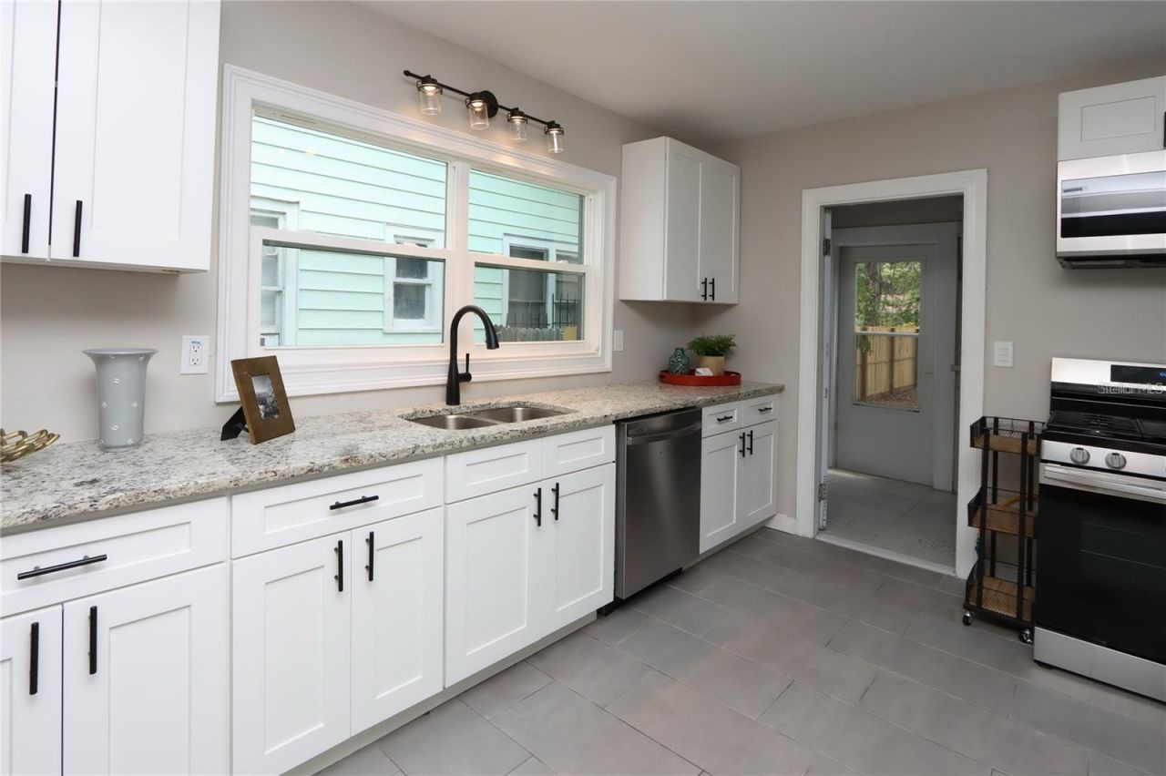 1532 13th Street S, Saint Petersburg, FL 33705 Photo