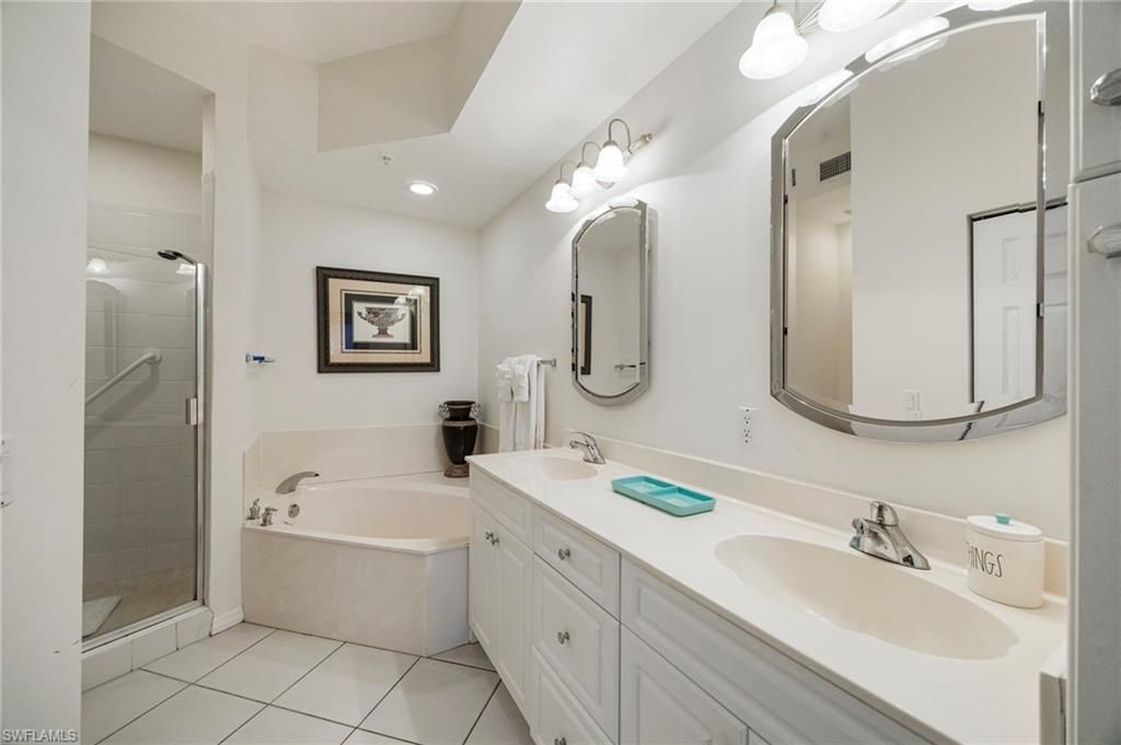 410 Bayfront Pl , Unit 2502, Naples, FL 34102 Photo