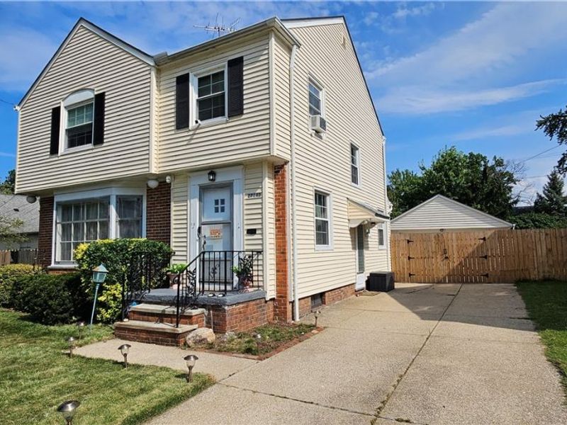 27140 Parkwood Drive, Euclid, OH 44132 Photo 2