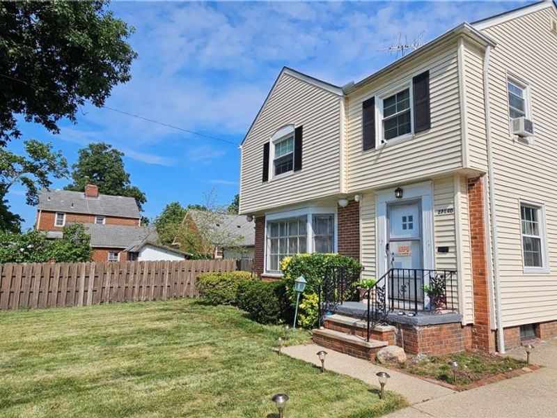 27140 Parkwood Drive, Euclid, OH 44132 Photo 3