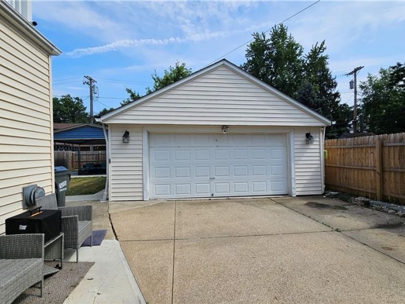 27140 Parkwood Drive, Euclid, OH 44132 Photo 5