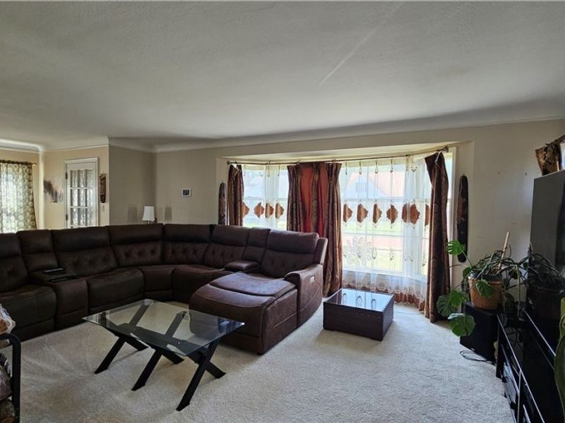 27140 Parkwood Drive, Euclid, OH 44132 Photo 9
