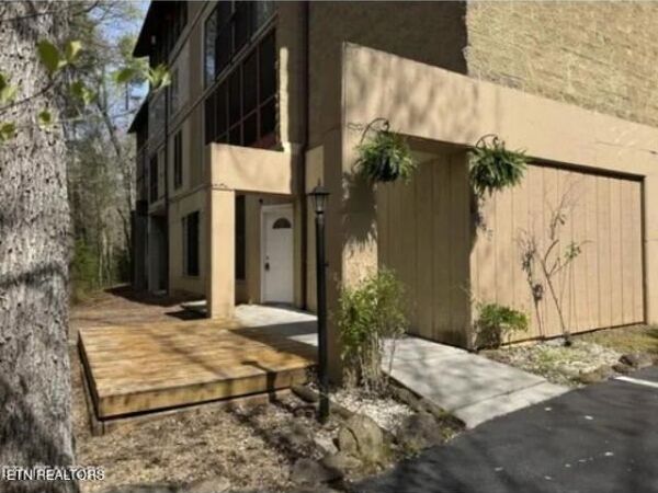 221 Woodland Rd, Gatlinburg, TN 37738