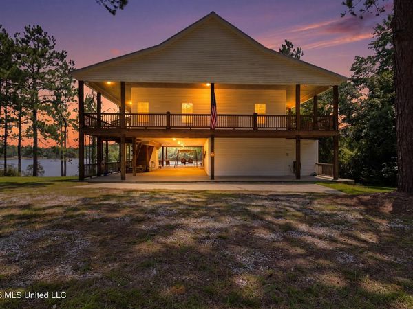 62 N Lakeshore Drive, Lumberton, MS 39455