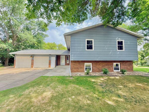 219 Lakeview Drive , Spicer, MN 56288