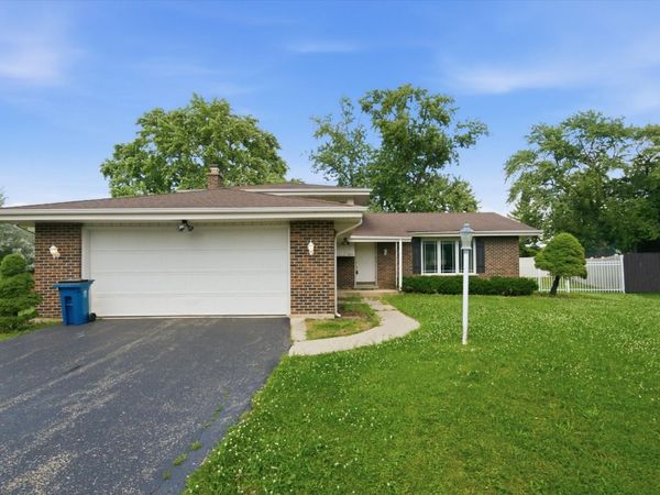 819 River Forest Court , Bensenville, IL 60106