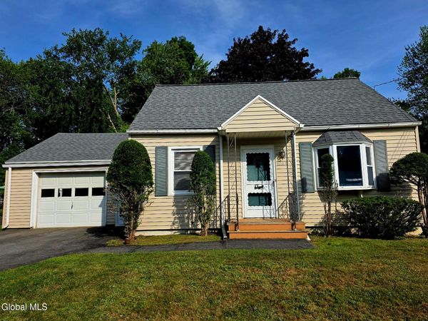 5514 E Woodlawn Place, Utica, NY 13403