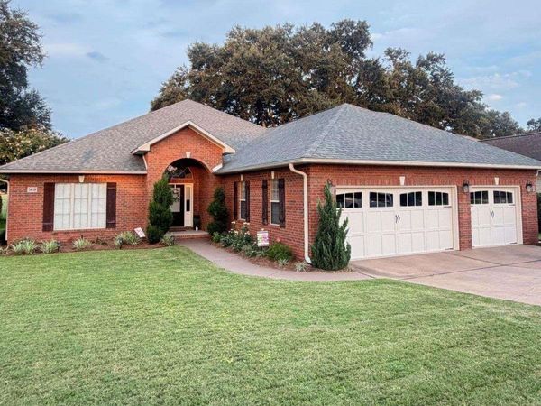 5438 Southlake Dr, Pace, FL 32571