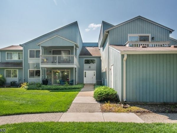 94 Drake Ln, Roxbury, NJ 07852