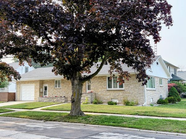 1504 Philippen St, Manitowoc, WI 54220