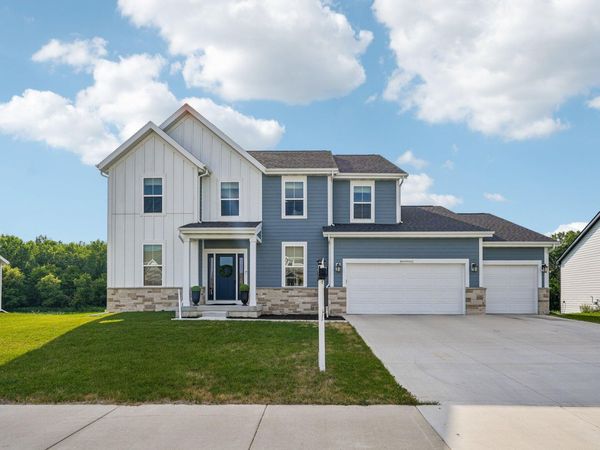 W242N5623 Peppertree Dr S, Sussex, WI 53089