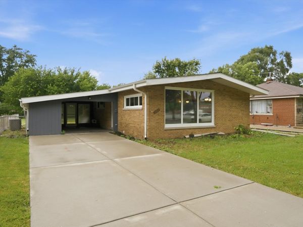 240 Barron Street , Bensenville, IL 60106