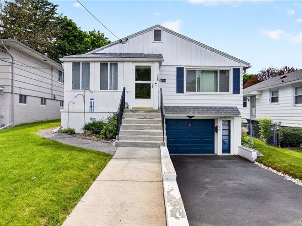 156 Cloveridge Drive , Syracuse, NY 13206