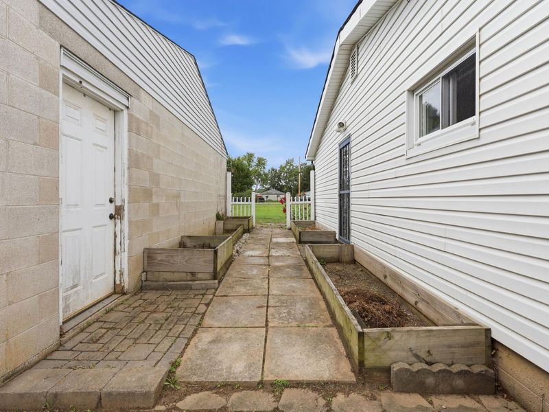 1943 Rea Avenue , Columbus, OH 43223 Photo 11