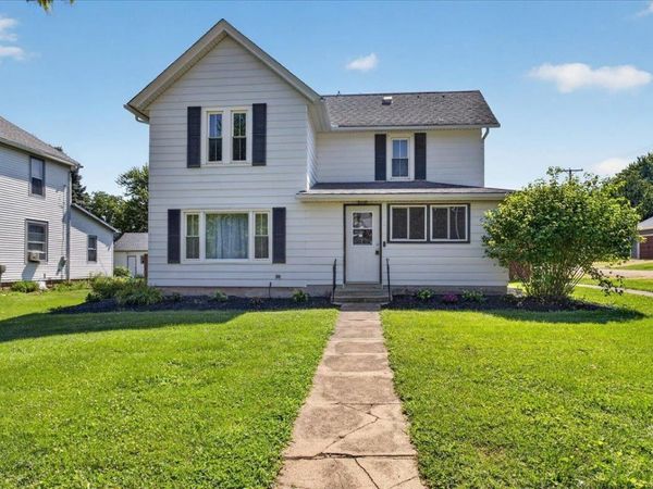 411 Main Street, LEAF RIVER, IL 61047