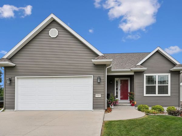 1314 Hummingbird Circle, Waterloo, IA 50702
