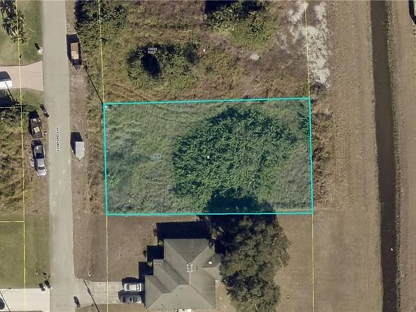 425 Pickford AVE , LEHIGH ACRES, FL 33974