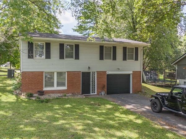 605 N Sunflower Street , Vandalia, IL 62471