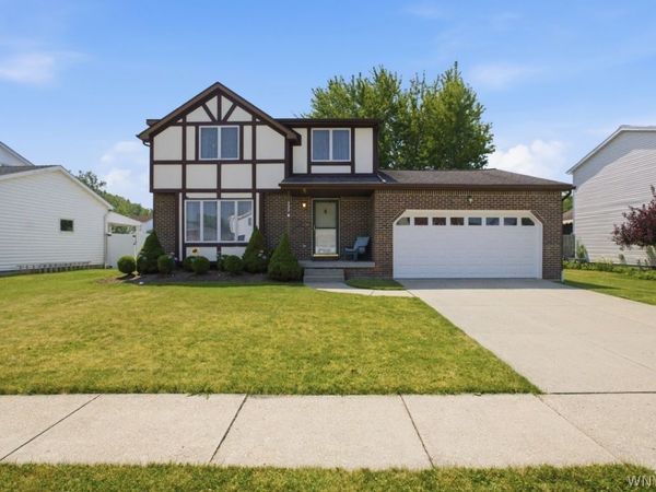 222 Hillpine Road , Buffalo, NY 14227