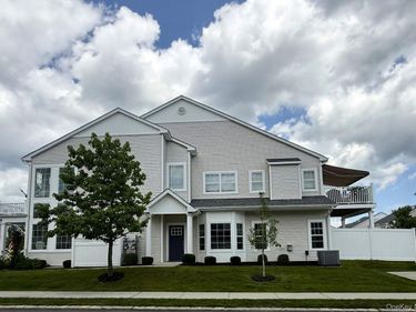 61 Avery Drive N, Center Moriches, NY 11934