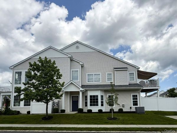 61 Avery Drive N, Center Moriches, NY 11934